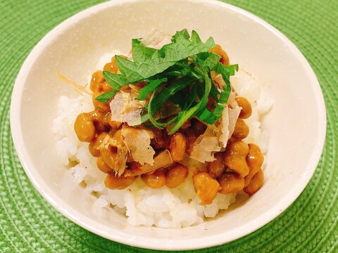 好きな薬味で♪納豆丼（卵入り）✧˖°